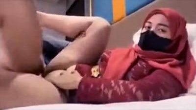 Tante Hijab Kebaya Merah